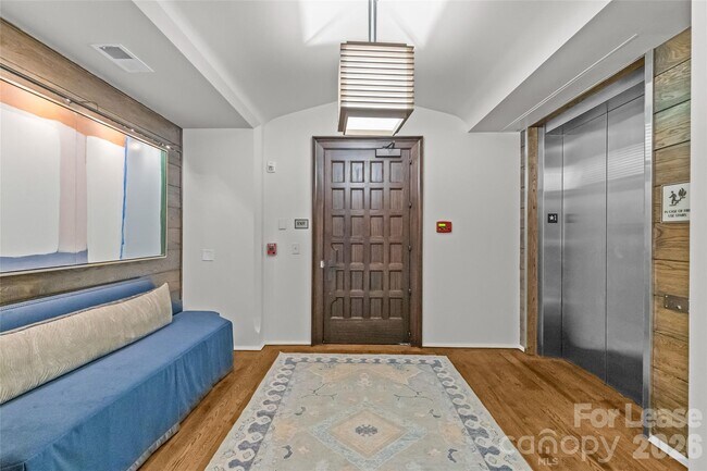 Building Photo - 1172 Queens Rd