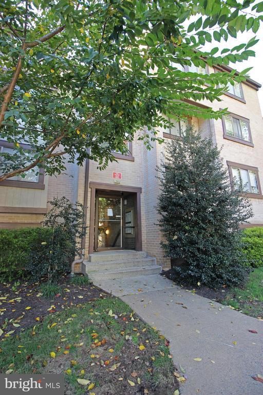 Building Photo - 1662 Parkcrest Cir