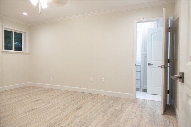 Building Photo - 3619 S Braeswood Blvd