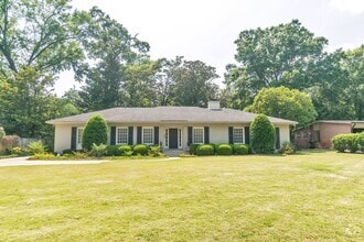 Building Photo - ** 3 bed 2 bath located in McGehee Estate ...