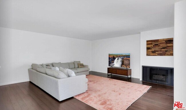 Building Photo - 5845 Doverwood Dr