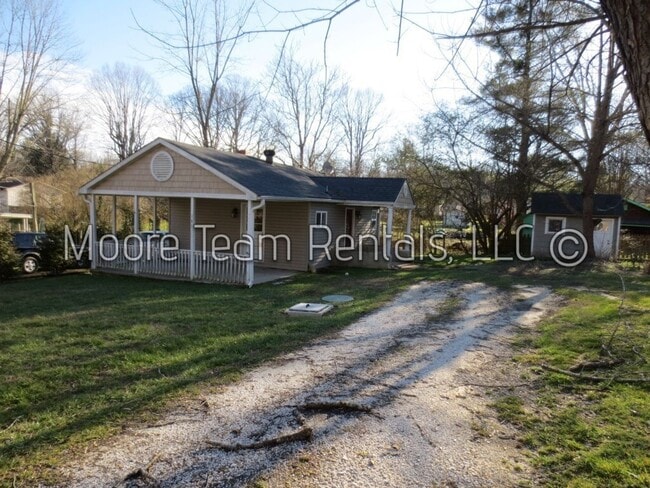 Building Photo - One Bedroom House with Big Flat Yard Near ...