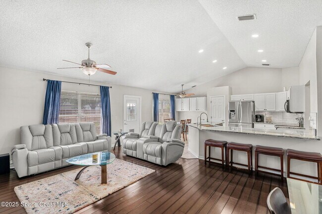 Building Photo - 413 Grenadier Ave NW