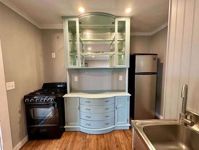 Building Photo - Temple Units