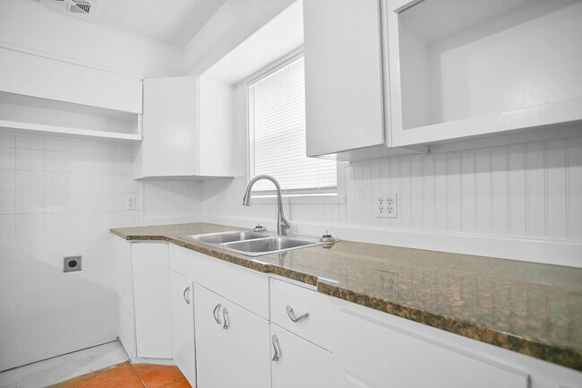 Building Photo - 1307 61st St