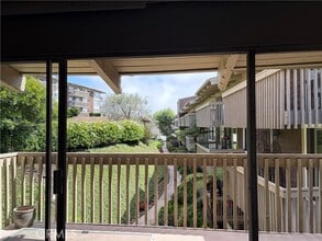 Building Photo - 6542 Ocean Crest Dr