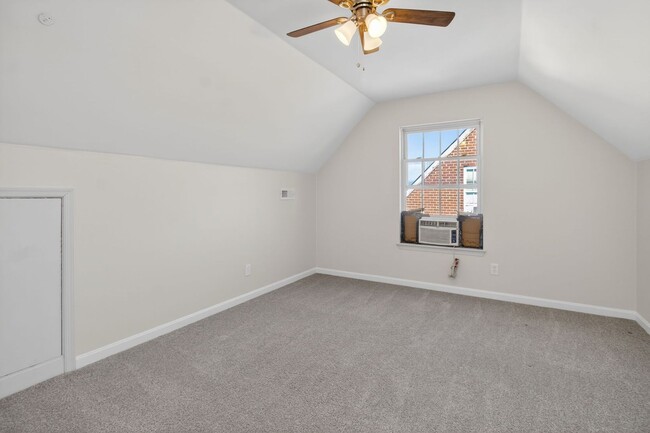 Building Photo - 1606 Parks Ave