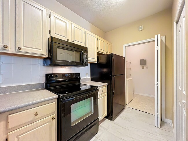 Building Photo - Renovated 2 Bed / 2 Bath Condo in Gated Visconti Condominiums – Maitland