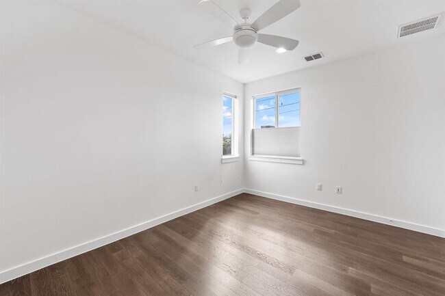 Building Photo - 3600 Clary Wy