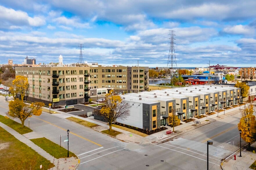Primary Photo - Berkshire Sheboygan Riverfront