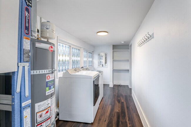 Building Photo - 117 Mosman Ave SW