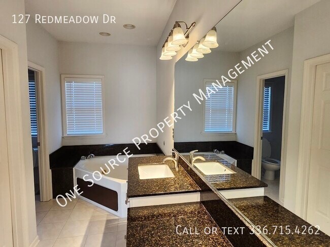 Building Photo - 127 Redmeadow Dr