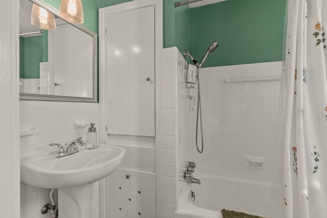 Building Photo - 2 Shannon Dr