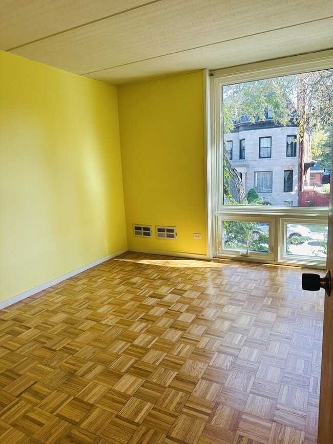 Building Photo - 5140 S Dorchester Ave