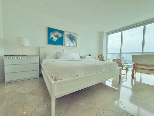 Building Photo - 16400 Collins Ave