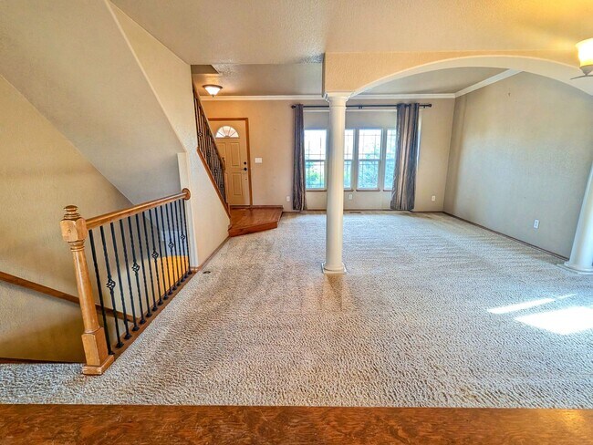 Building Photo - Gorgeous 5b 3b Single Family Home w/ a View