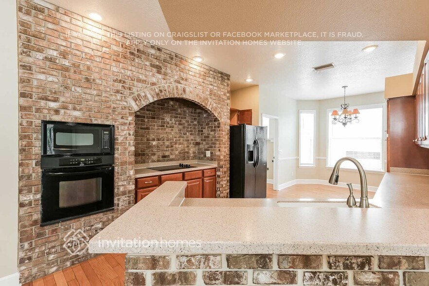 Building Photo - 6303 Bridgecrest Dr