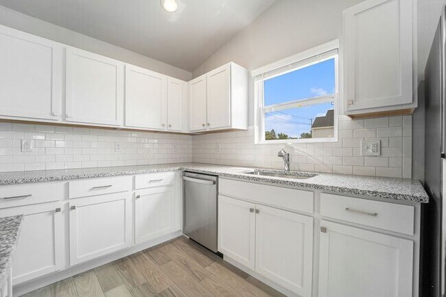 Building Photo - 4447 Pine Creek Dr