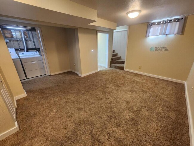 Building Photo - 1615 E Bismark Ave