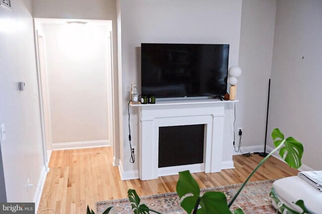 Building Photo - 1734 Bolton St