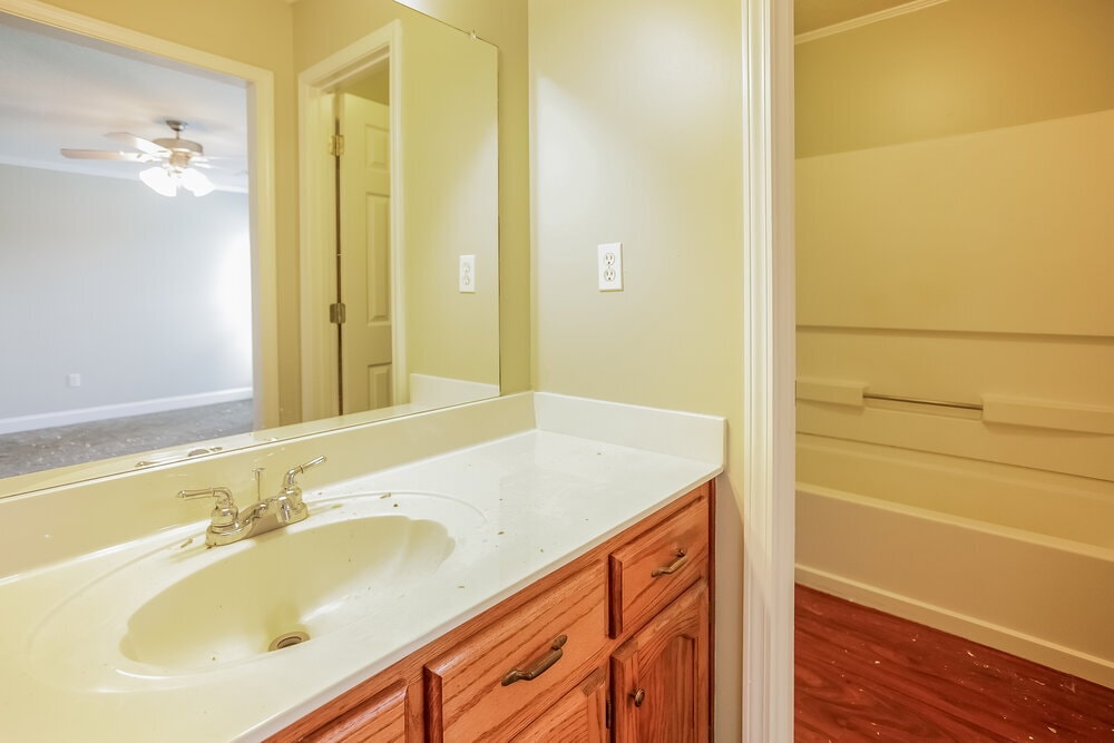 Building Photo - 10125 Oak Run Dr S
