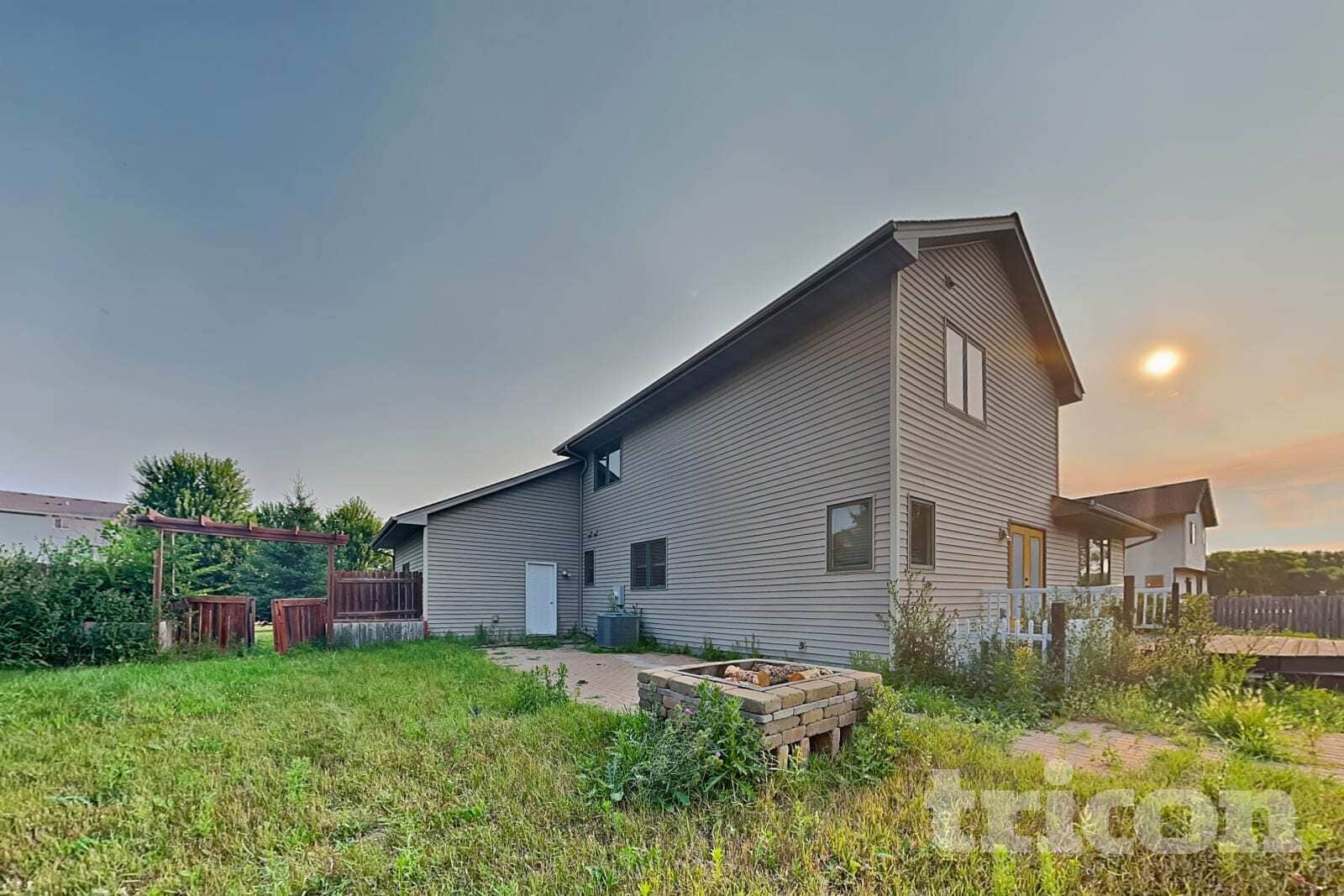Building Photo - 10527 61st Pl