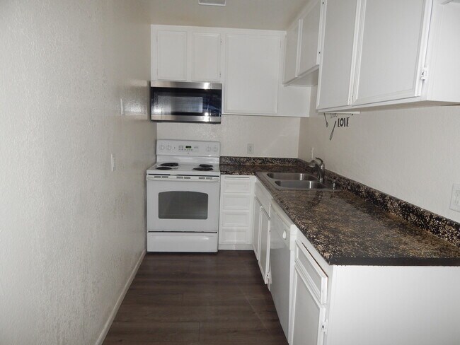 Building Photo - 2825 N Los Felices Rd