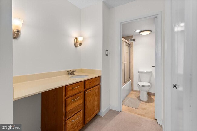 Building Photo - 5300 Holmes Ln