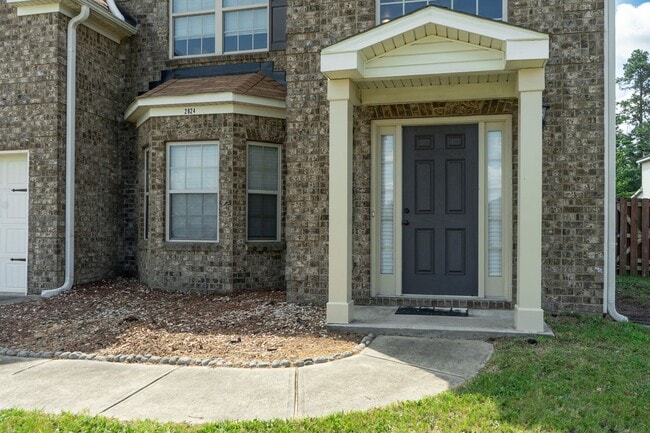 Building Photo - 2624 Leland Dr
