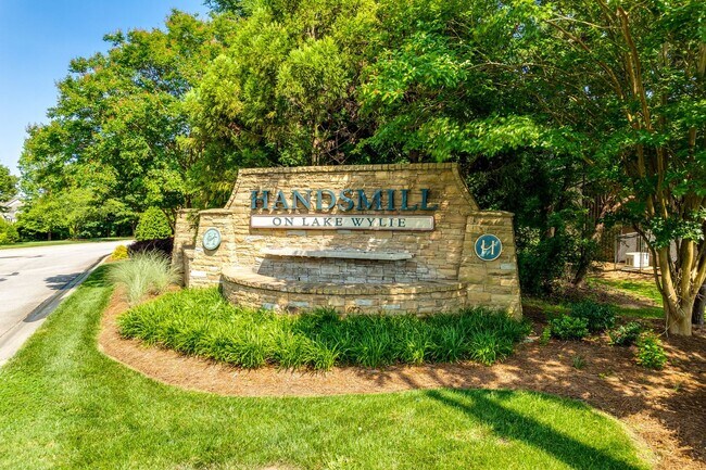 Building Photo - Spectacular 5 Bedrm, 3.5 Bath in the gated...