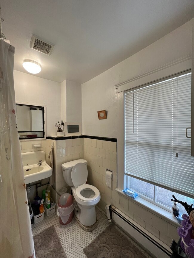 Building Photo - 7 Craigie St