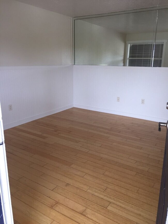 Building Photo - Ocean Breeze #14