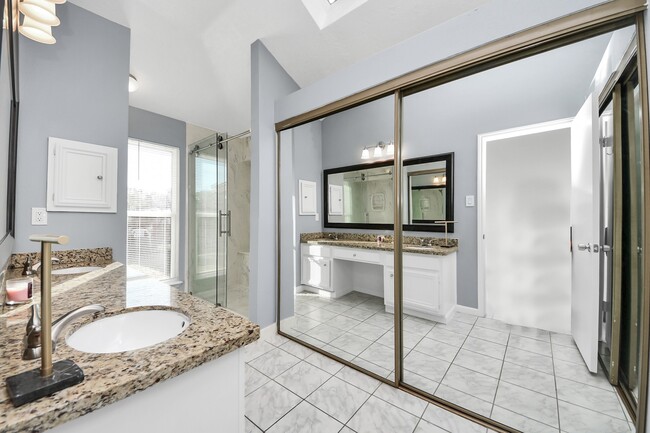 Building Photo - 10011 Berry Limb Dr