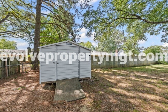 Building Photo - Charming Collierville home in PRIME location!