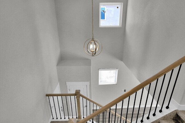 Building Photo - Modern 3-Bedroom Townhome – Conveniently L...