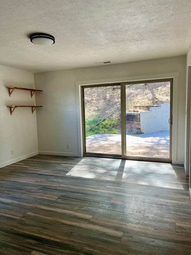 Building Photo - 3 Bedroom Plus Office, 2.5 Bath Located in...