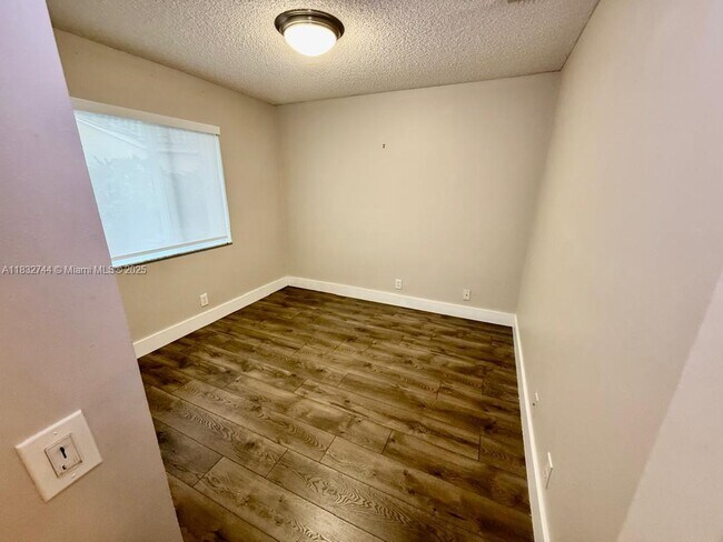 Building Photo - 4280 Ironwood Ct