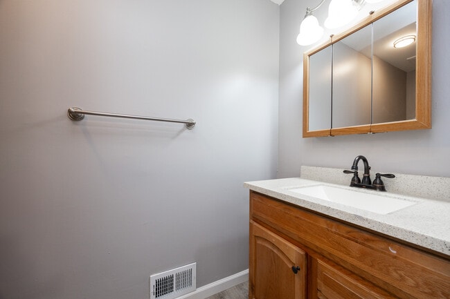 Building Photo - 1114 Bayless Pl