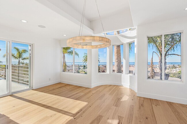 Building Photo - Beautifully Remodeled, 4BR4.5BA Hill Section Home w/ Amazing Panoramic Ocean Views, 3 Decks, Atri...