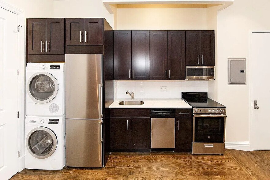 Building Photo - 223 Mott St