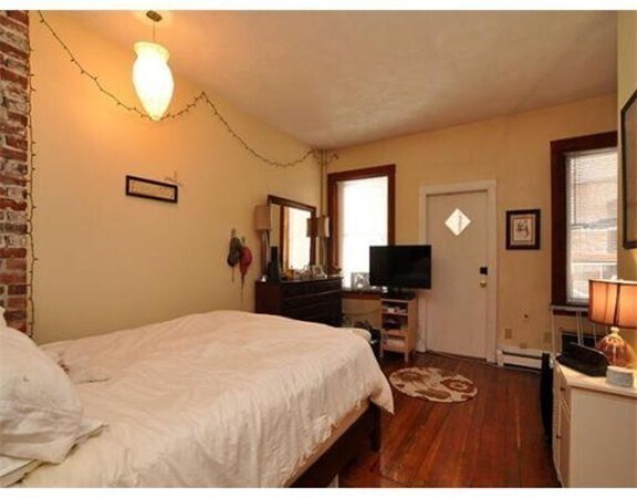 Building Photo - 33 Charter St