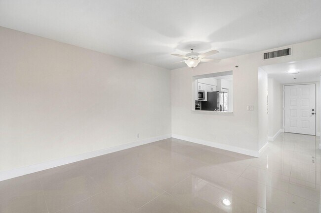 Building Photo - 7290 Kinghurst Dr