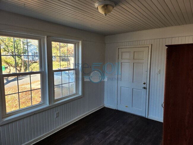 Building Photo - Great Family Home!  4BR 2 BA