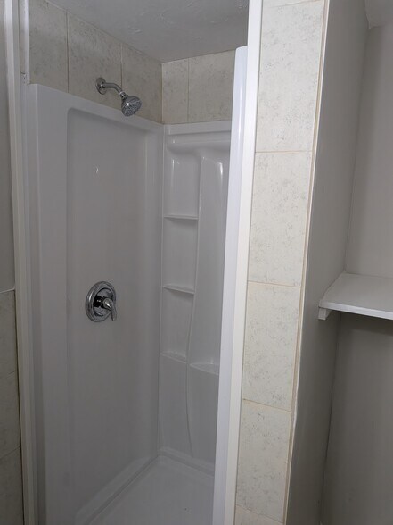 Building Photo - 82 Seaside Ave