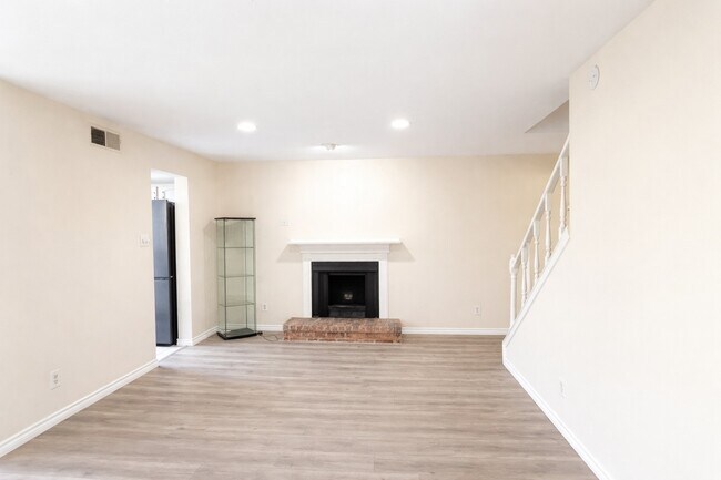 Building Photo - 14555 Wunderlich Dr