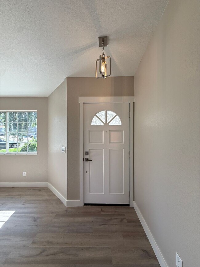 Building Photo - Completely Remodeled Home