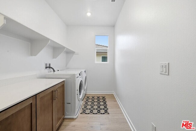 Building Photo - 18114 Outlook Wy