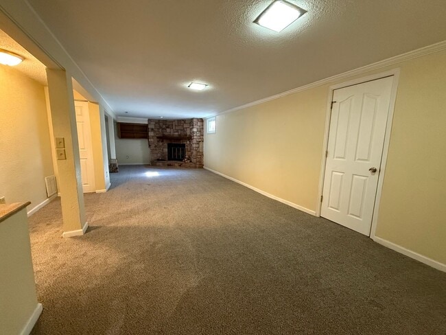 Building Photo - Five Bedroom House Close To Ft. Carson