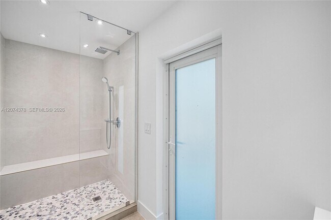 Building Photo - 5801 SW 44th Terrace