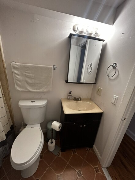 bathroom - 134 Washington St